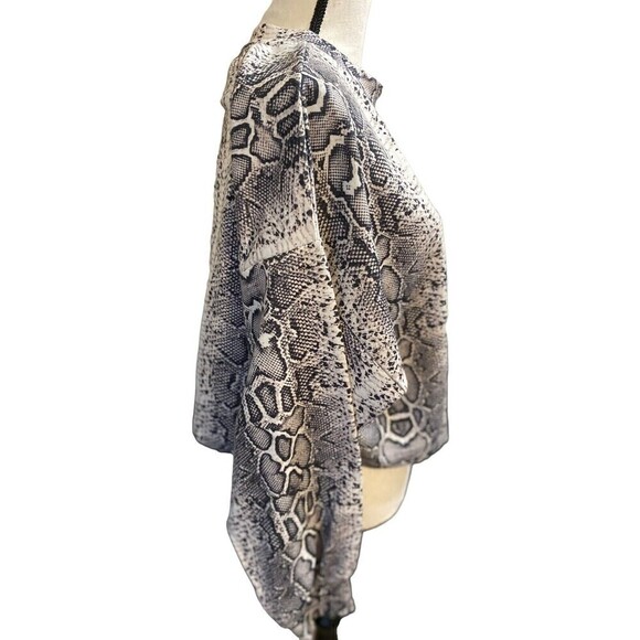 Bershka Womens Top Shirt Snake Print Long Sleeve Dolman Sleeves Size Small - Picture 3 of 7